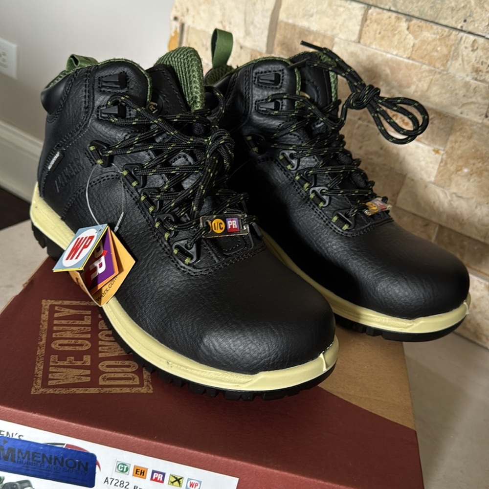 NWT Avenger Work Boots & Original Box - Size 8 Wide EE A7282 Breaker Waterproof